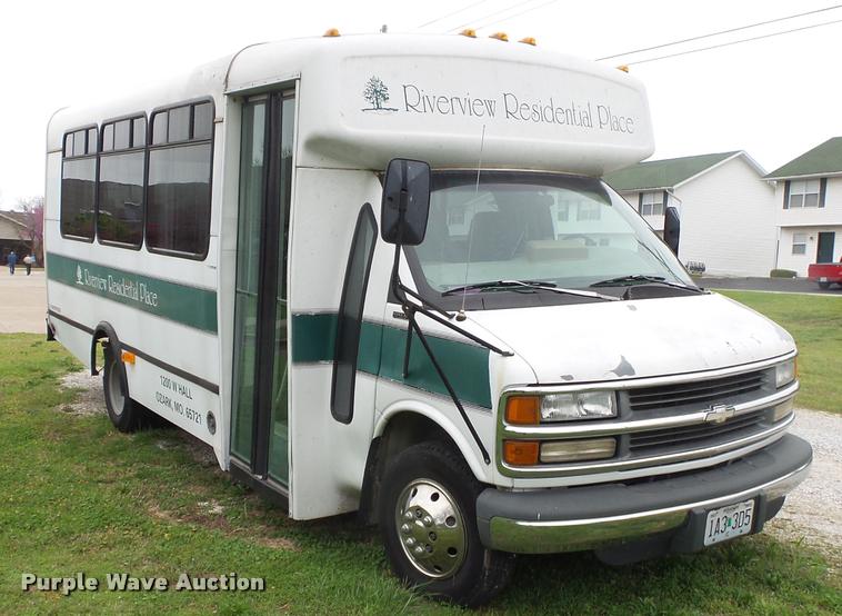 image for item DA2657 2002 Chevrolet Express 3500 Cargo shuttle bus