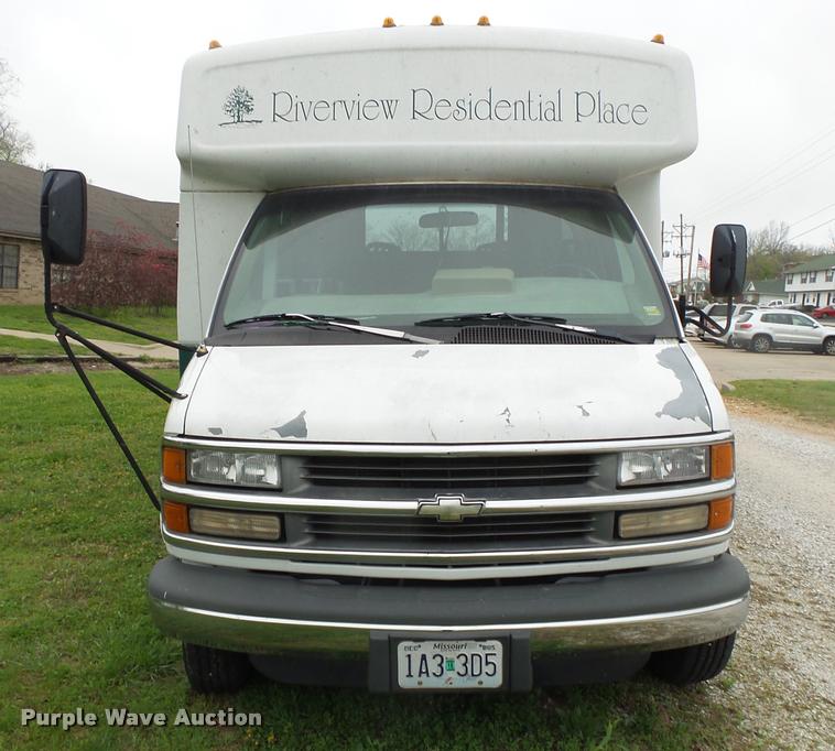 image for item DA2657 2002 Chevrolet Express 3500 Cargo shuttle bus