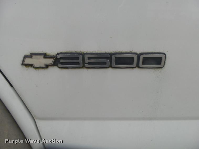 image for item DA2657 2002 Chevrolet Express 3500 Cargo shuttle bus