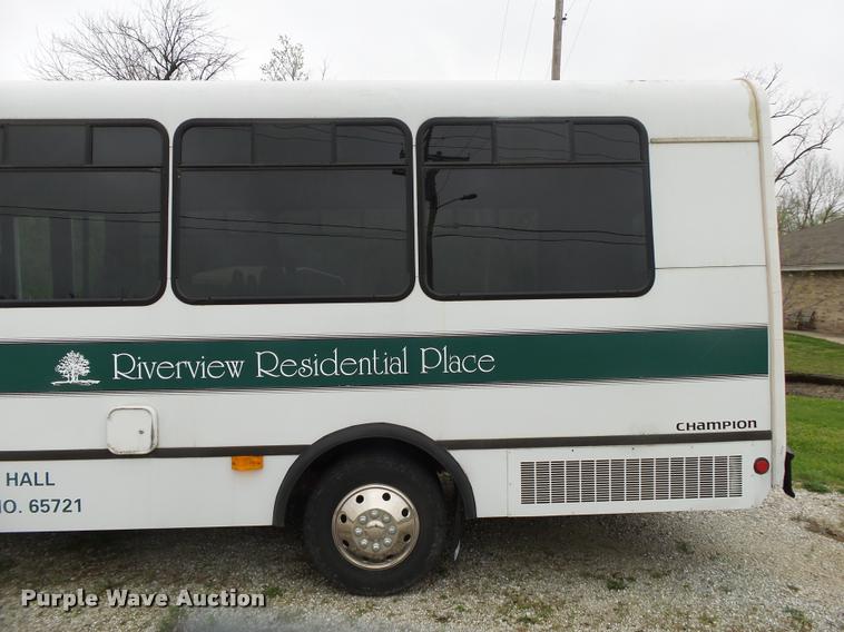 image for item DA2657 2002 Chevrolet Express 3500 Cargo shuttle bus