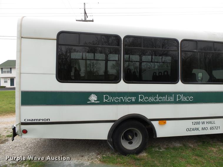 image for item DA2657 2002 Chevrolet Express 3500 Cargo shuttle bus