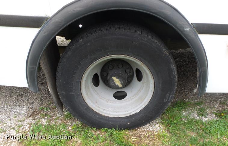 image for item DA2657 2002 Chevrolet Express 3500 Cargo shuttle bus