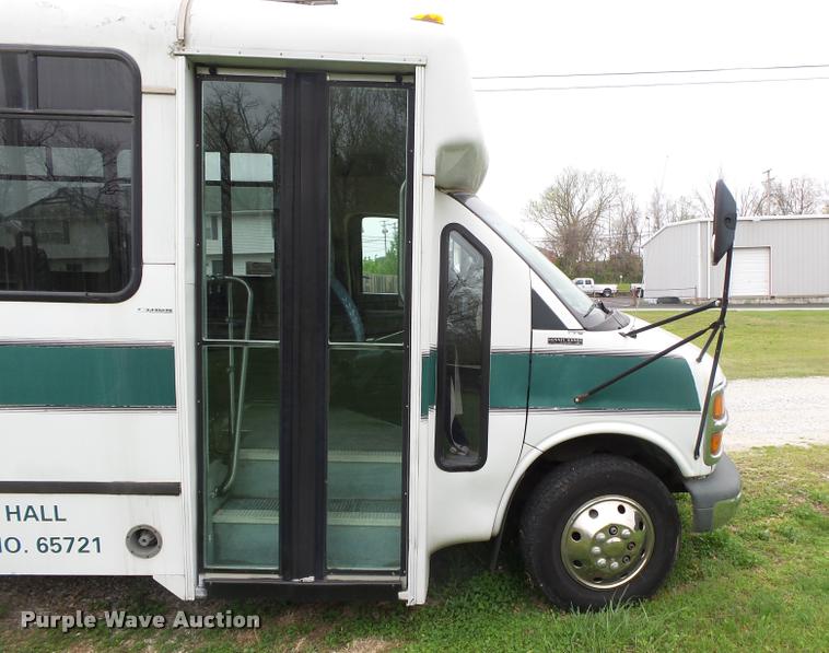 image for item DA2657 2002 Chevrolet Express 3500 Cargo shuttle bus