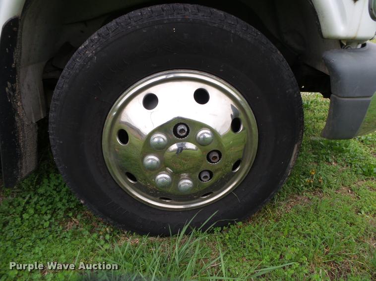 image for item DA2657 2002 Chevrolet Express 3500 Cargo shuttle bus