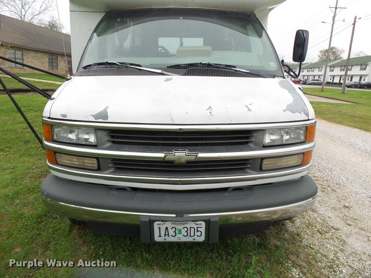 image for item DA2657 2002 Chevrolet Express 3500 Cargo shuttle bus