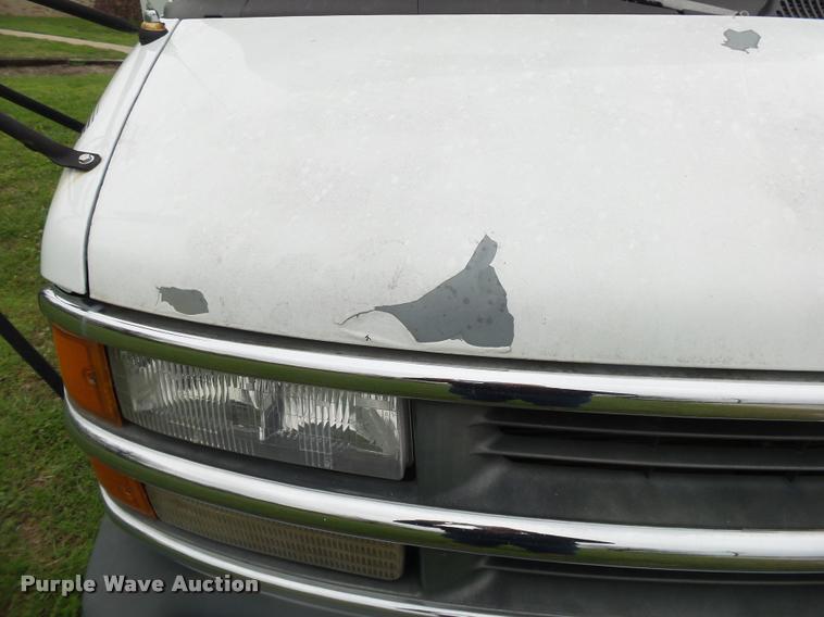 image for item DA2657 2002 Chevrolet Express 3500 Cargo shuttle bus