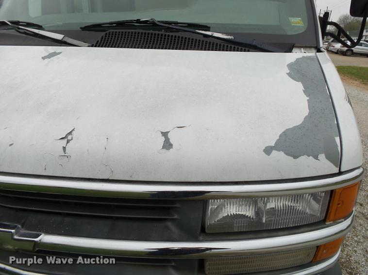 image for item DA2657 2002 Chevrolet Express 3500 Cargo shuttle bus