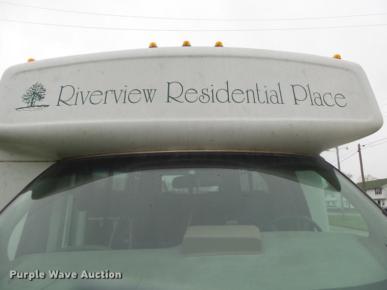 image for item DA2657 2002 Chevrolet Express 3500 Cargo shuttle bus