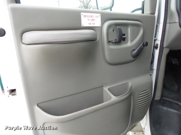 image for item DA2657 2002 Chevrolet Express 3500 Cargo shuttle bus