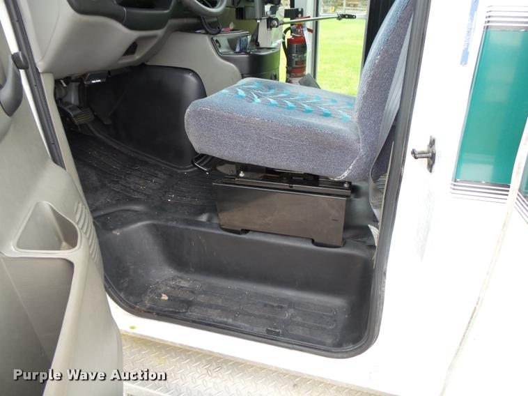 image for item DA2657 2002 Chevrolet Express 3500 Cargo shuttle bus