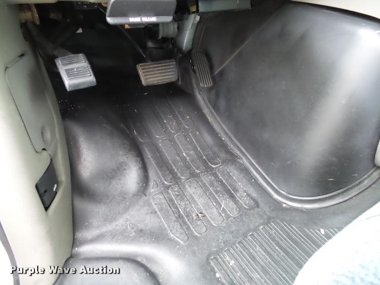 image for item DA2657 2002 Chevrolet Express 3500 Cargo shuttle bus