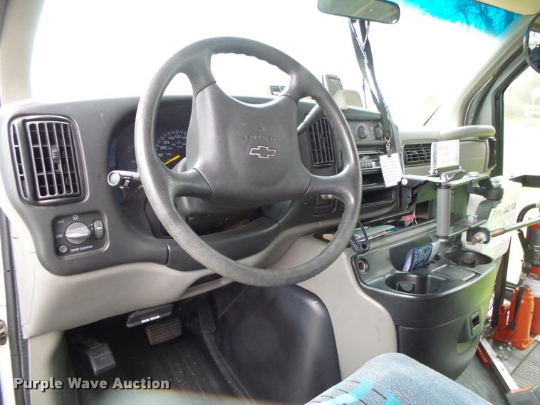 image for item DA2657 2002 Chevrolet Express 3500 Cargo shuttle bus