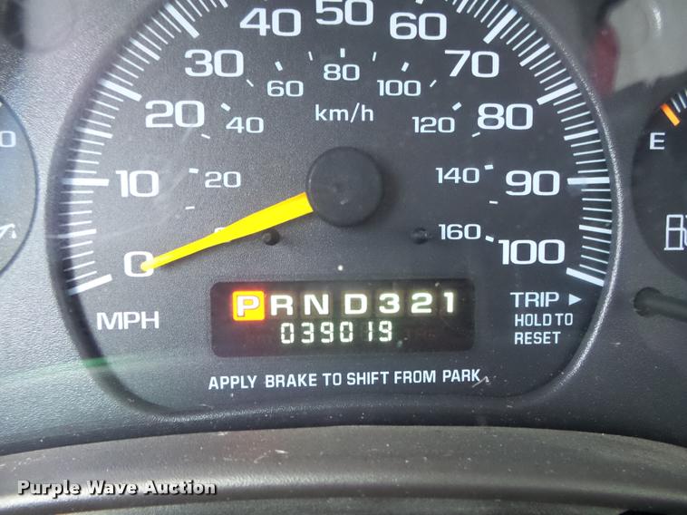 image for item DA2657 2002 Chevrolet Express 3500 Cargo shuttle bus