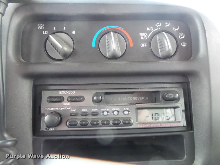 image for item DA2657 2002 Chevrolet Express 3500 Cargo shuttle bus