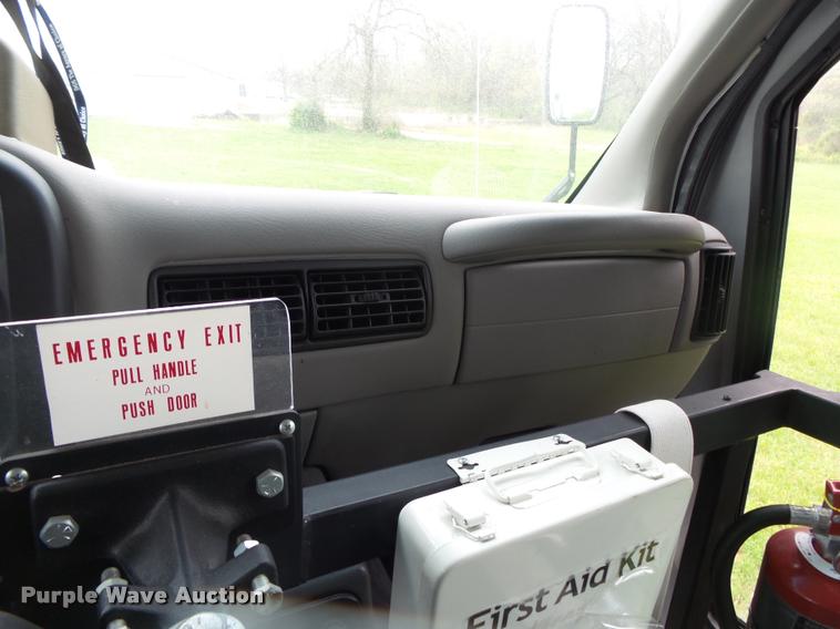 image for item DA2657 2002 Chevrolet Express 3500 Cargo shuttle bus