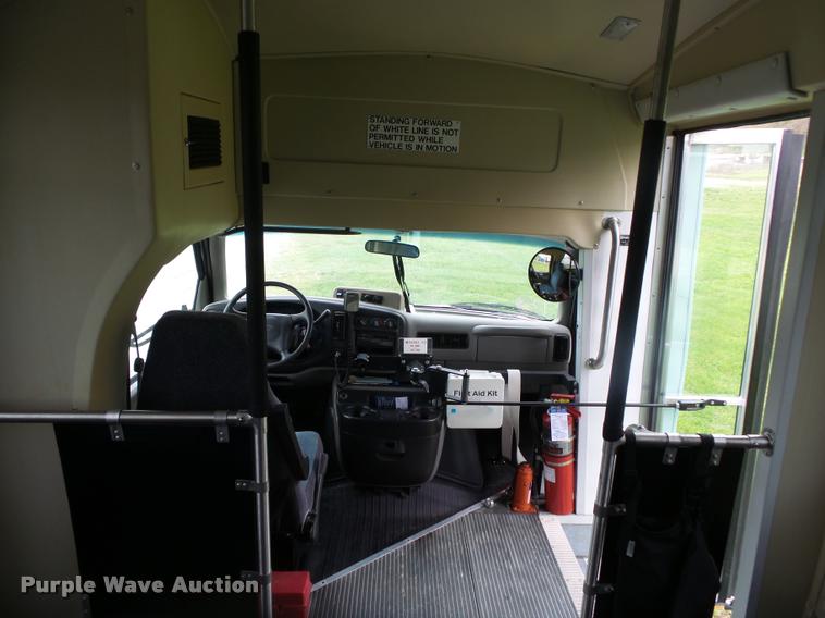 image for item DA2657 2002 Chevrolet Express 3500 Cargo shuttle bus