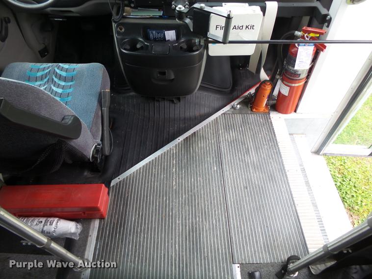 image for item DA2657 2002 Chevrolet Express 3500 Cargo shuttle bus