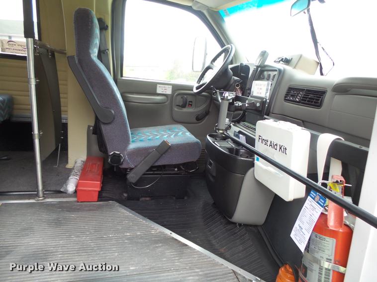 image for item DA2657 2002 Chevrolet Express 3500 Cargo shuttle bus