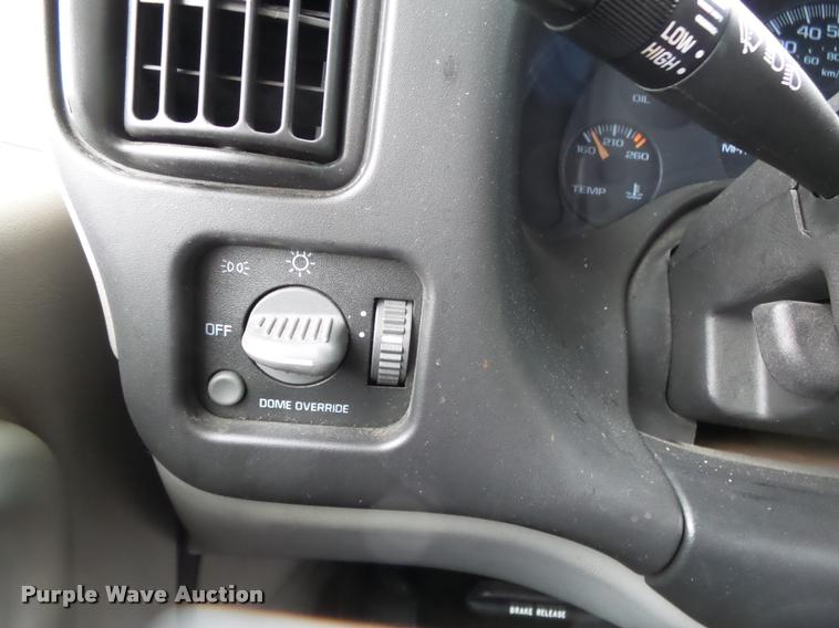 image for item DA2657 2002 Chevrolet Express 3500 Cargo shuttle bus