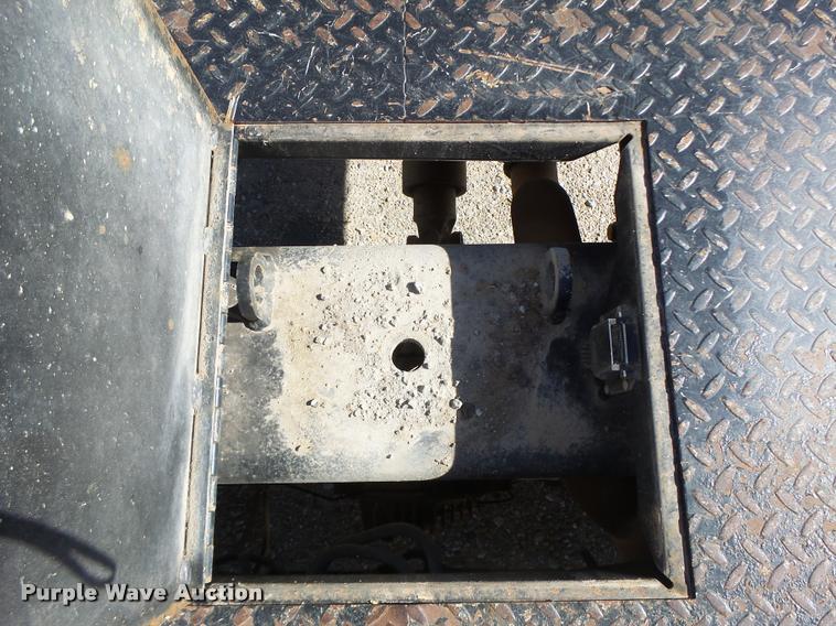 image for item DA3445 2010 Ford F350 Super Duty Crew Cab flatbed pickup truck