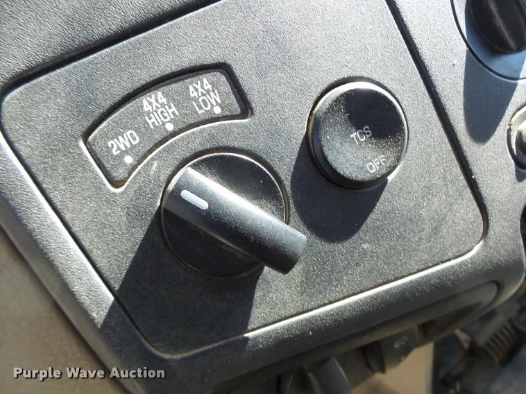 image for item DA3445 2010 Ford F350 Super Duty Crew Cab flatbed pickup truck