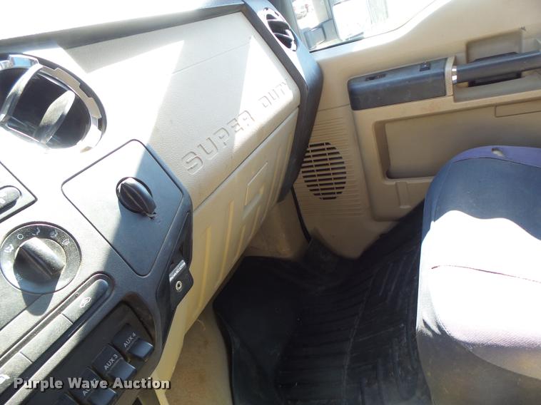 image for item DA3445 2010 Ford F350 Super Duty Crew Cab flatbed pickup truck