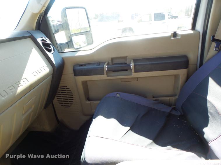 image for item DA3445 2010 Ford F350 Super Duty Crew Cab flatbed pickup truck