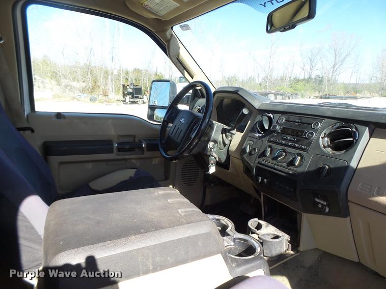 image for item DA3445 2010 Ford F350 Super Duty Crew Cab flatbed pickup truck
