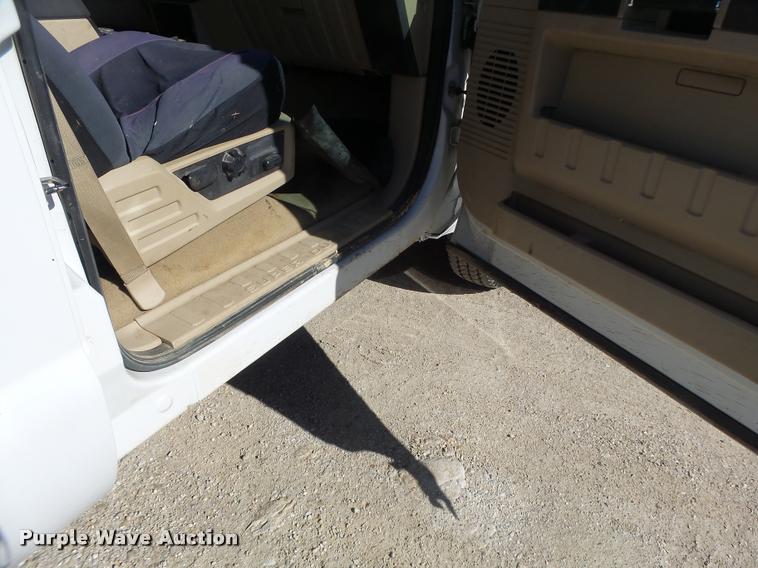 image for item DA3445 2010 Ford F350 Super Duty Crew Cab flatbed pickup truck