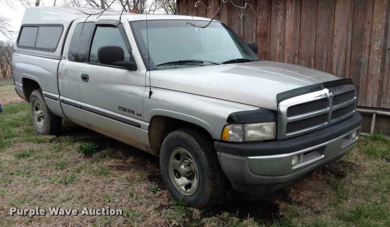 image for item DA5533 1999 Dodge Ram 1500 Quad Cab pickup truck