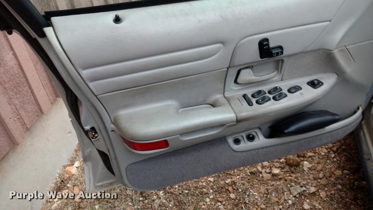 image for item DA5534 2001 Ford Crown Victoria