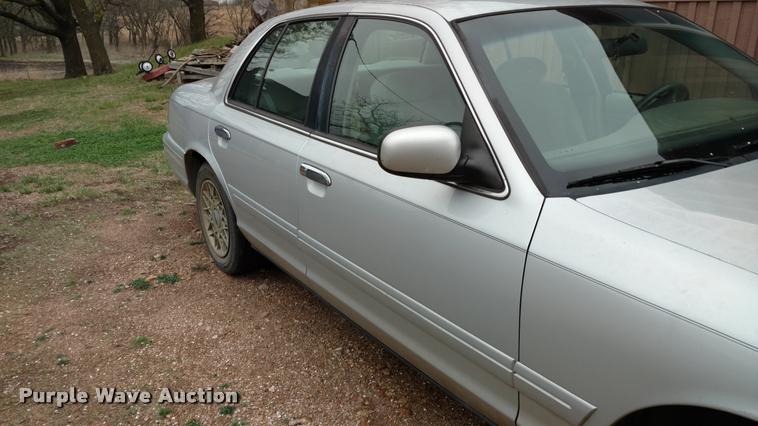 image for item DA5534 2001 Ford Crown Victoria