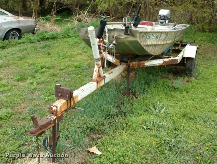 image for item DA5542 1984 Monark aluminum boat