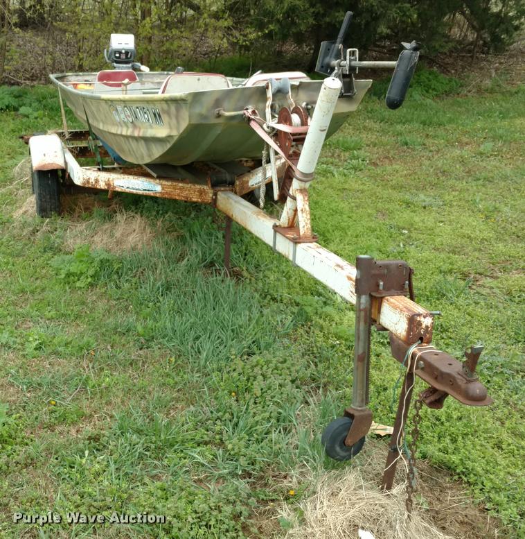 image for item DA5542 1984 Monark aluminum boat