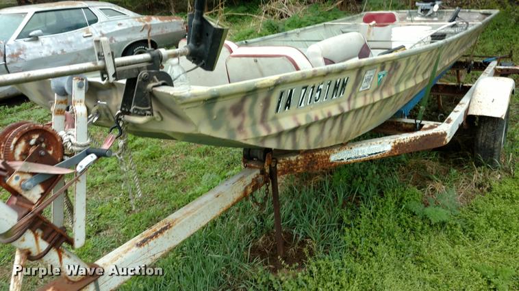 image for item DA5542 1984 Monark aluminum boat