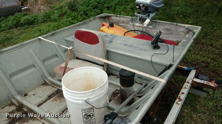 image for item DA5542 1984 Monark aluminum boat