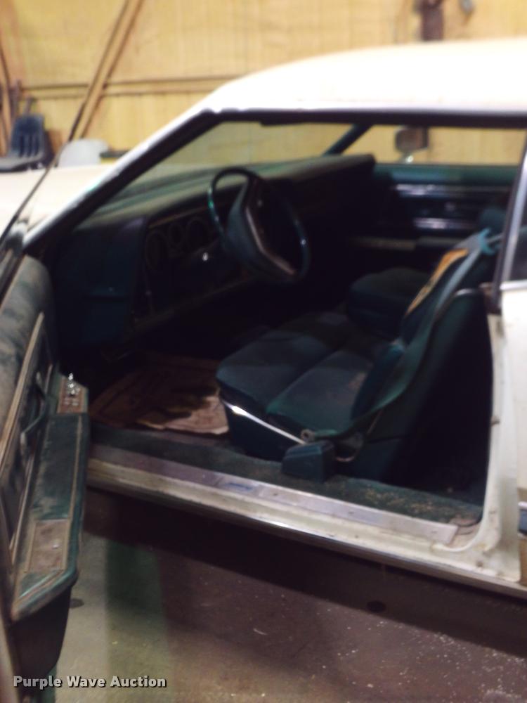 image for item DA6038 1976 Ford Thunderbird