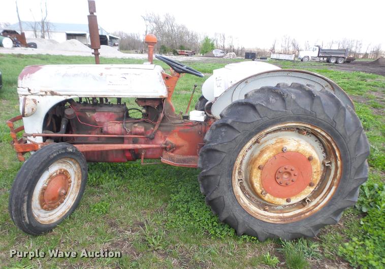 image for item DA8034 Ford tractor
