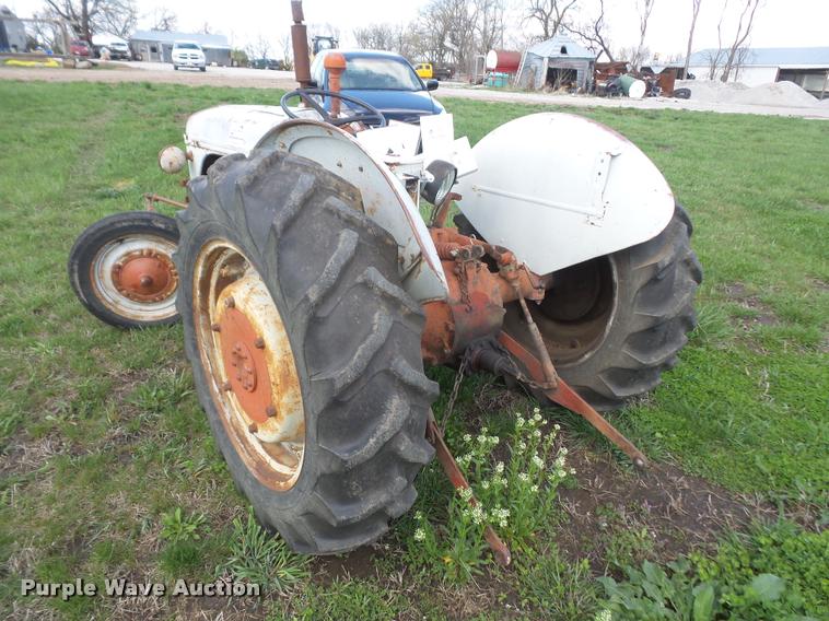 image for item DA8034 Ford tractor