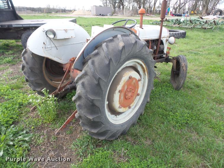 image for item DA8034 Ford tractor