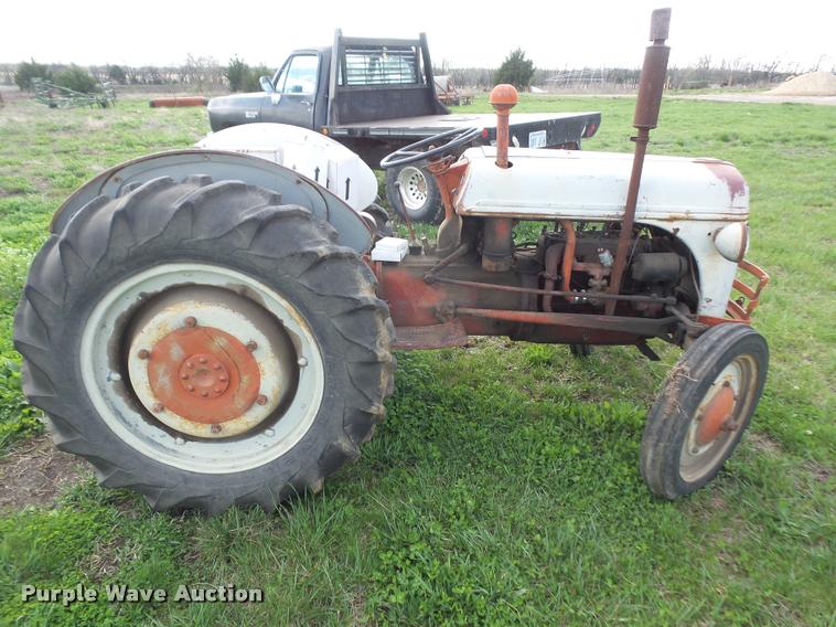 image for item DA8034 Ford tractor