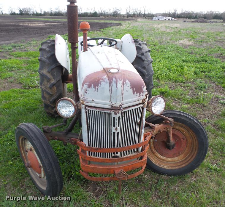 image for item DA8034 Ford tractor
