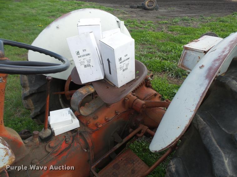 image for item DA8034 Ford tractor
