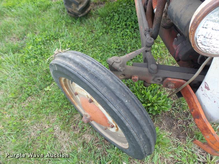 image for item DA8034 Ford tractor