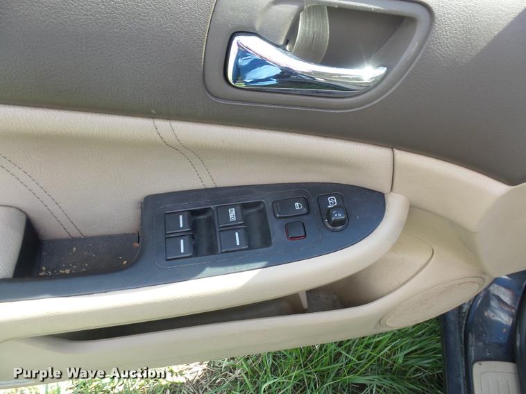 image for item DA8035 2003 Honda Accord LX