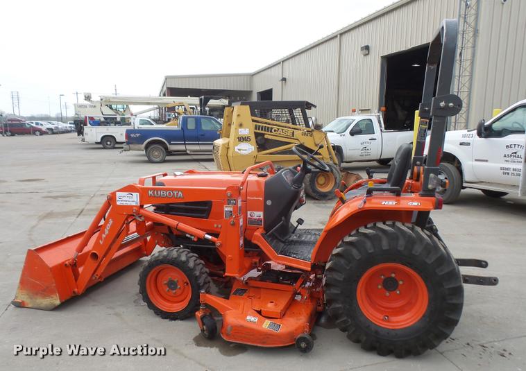 image for item DA8046 2003 Kubota B7800 MFWD tractor