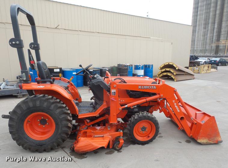 image for item DA8046 2003 Kubota B7800 MFWD tractor