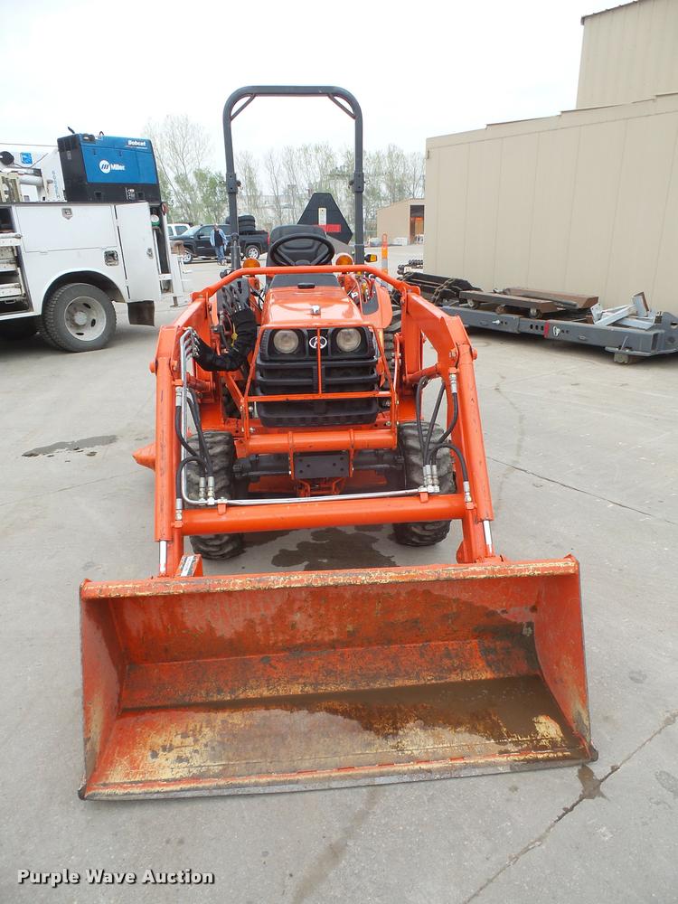 image for item DA8046 2003 Kubota B7800 MFWD tractor