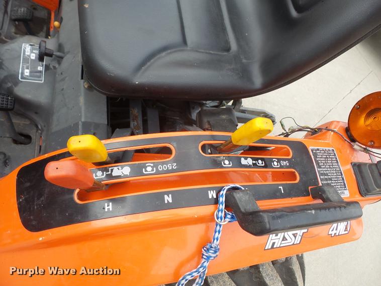 image for item DA8046 2003 Kubota B7800 MFWD tractor