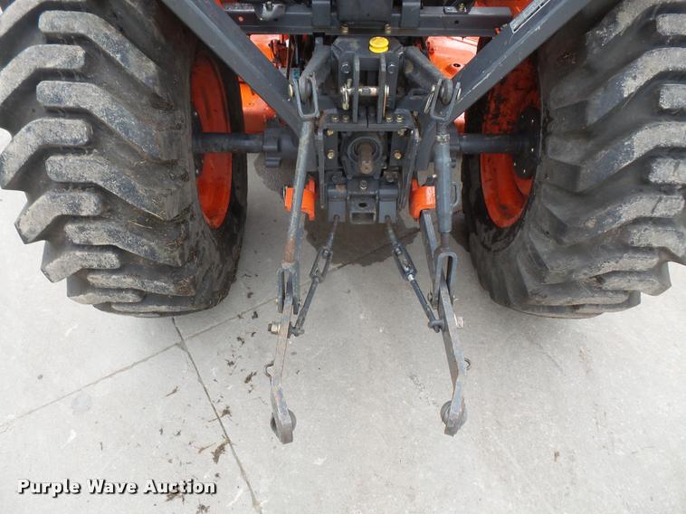 image for item DA8046 2003 Kubota B7800 MFWD tractor